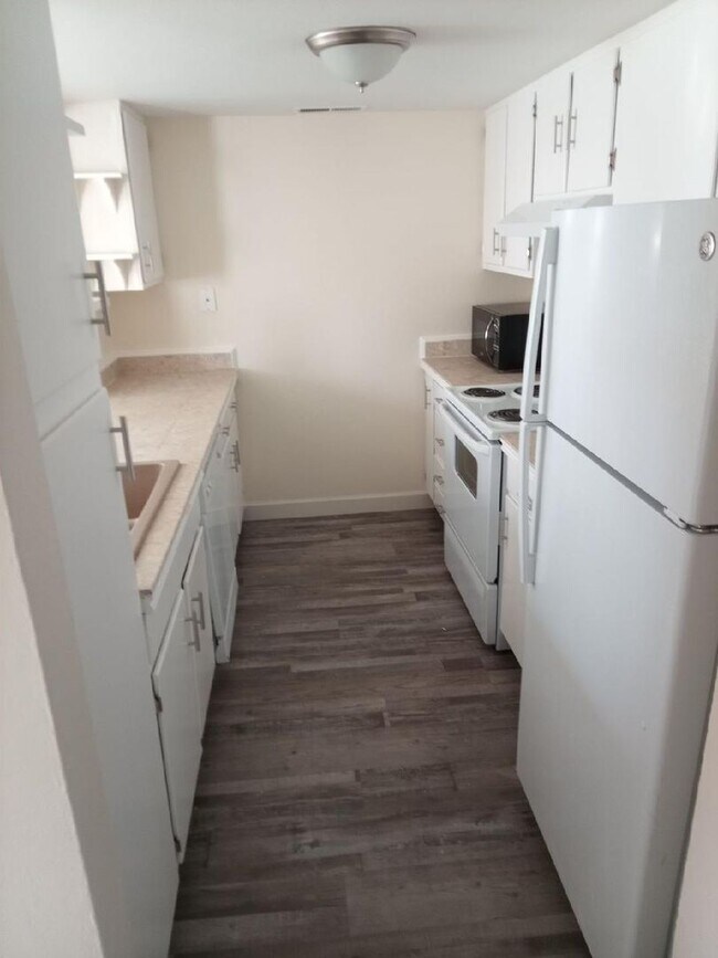 Building Photo - 2 bedroom or 1 bed with loft