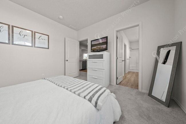 Building Photo - 2023 Hayden 3BR-2BA townhome in Redmond's Dry Canyon Community