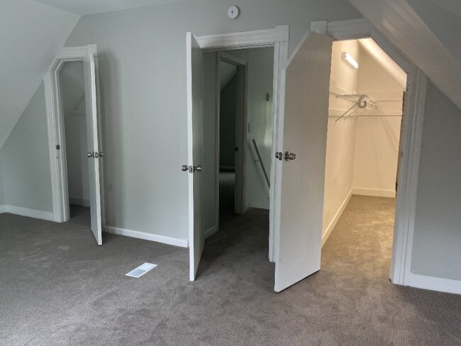 Building Photo - 9-11 Oakland Terrace