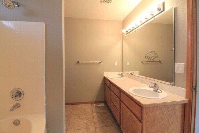 Building Photo - 5508 Bakerloo Ln