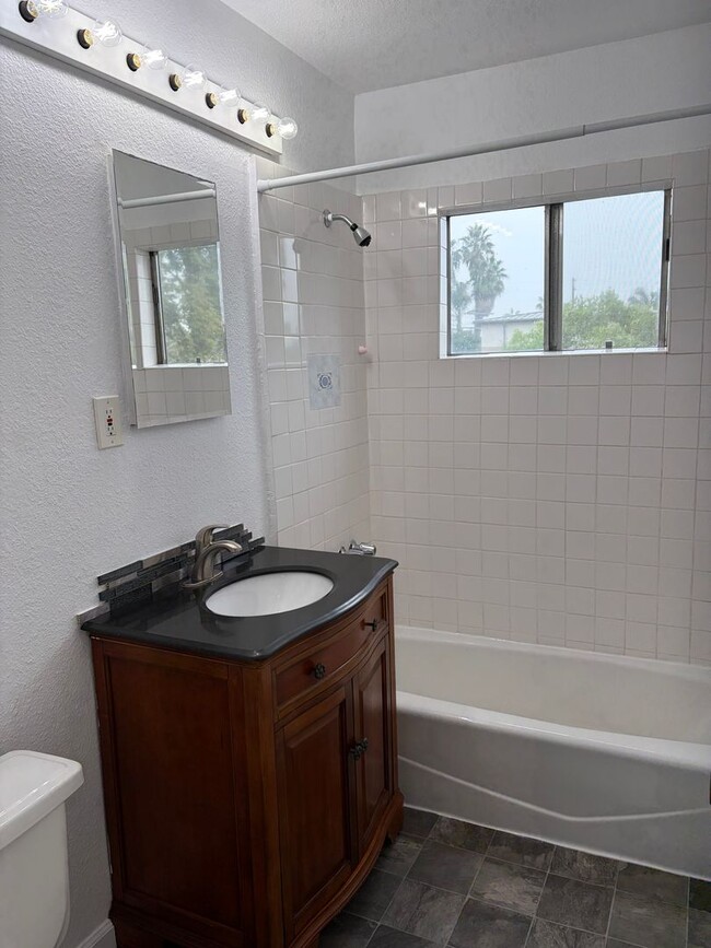 Building Photo - 534 Santa Clara Ave