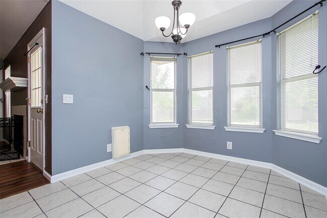Building Photo - 814 Lantana Dr
