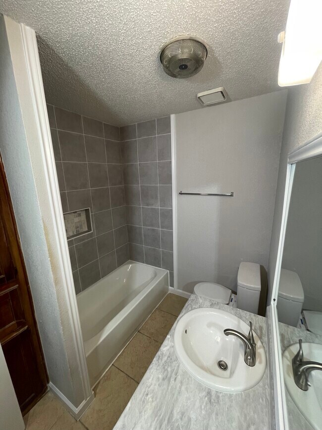 Building Photo - 7036 Crosstimbers Ln