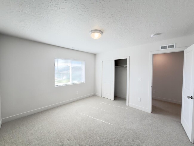 Building Photo - 414 W Snowberry Dr