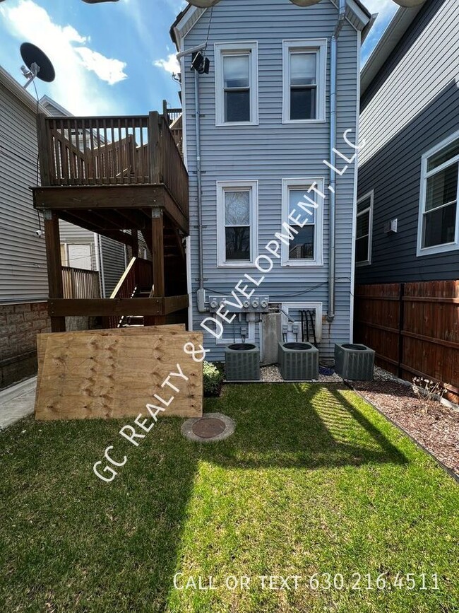 Building Photo - 1707 N Washtenaw Ave