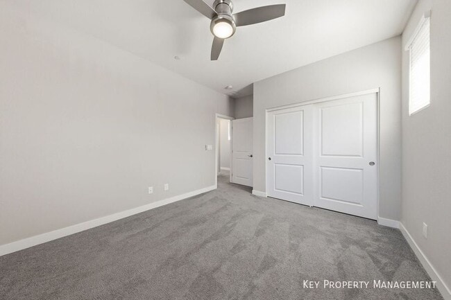 Building Photo - 5 Lilla Rosa St