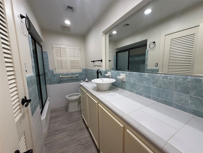 Building Photo - 822 Hidden Valley Dr