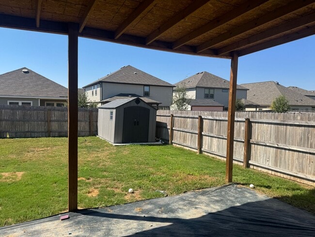Building Photo - Meridian 4 bedroom 3.5 home ready for move...