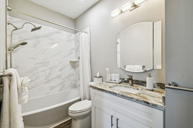 Building Photo - 3174 Bayshore Oaks Dr