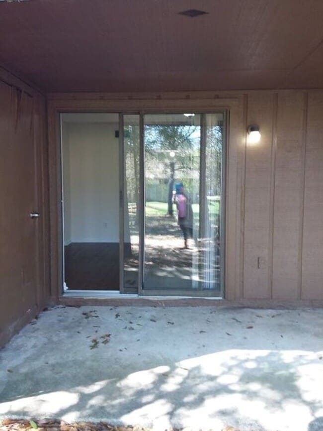 Building Photo - Beautiful 2/2 townhome located near NAS Jax