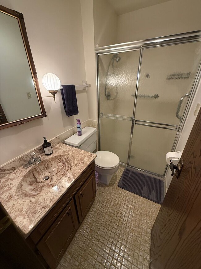 Building Photo - 425 E Henry Clay St