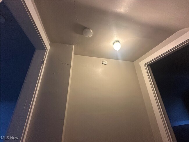 Building Photo - 523 Gage St