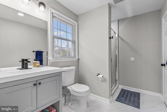 Building Photo - 2921 Brook Dr