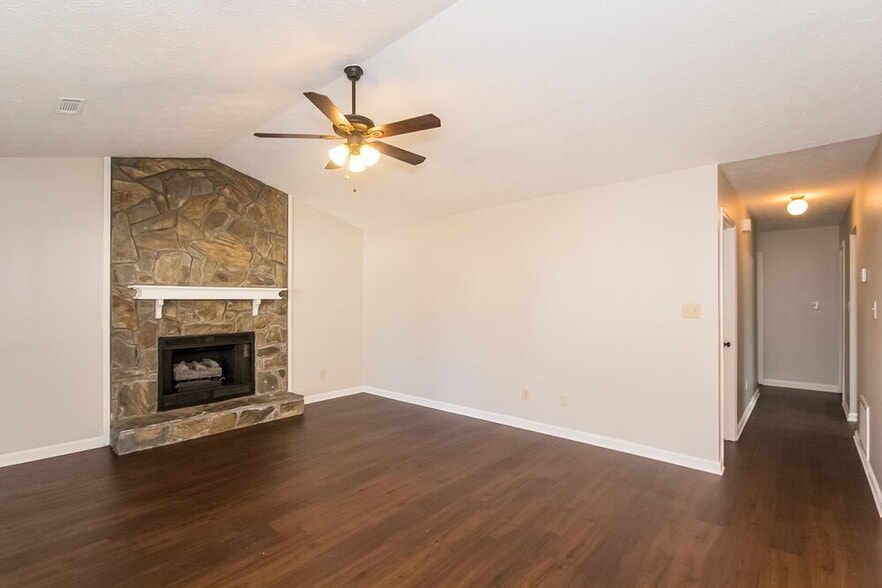 Building Photo - 470 Rosehill Dr