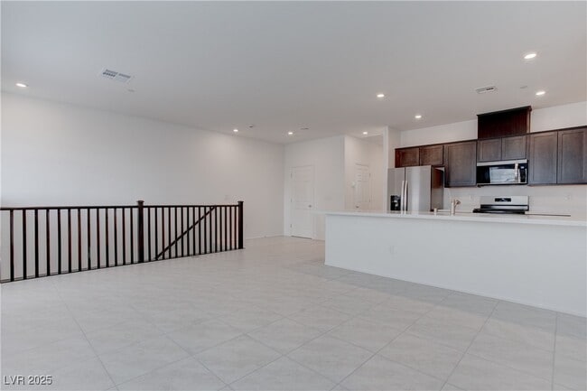 Building Photo - 618 Bellus Pl