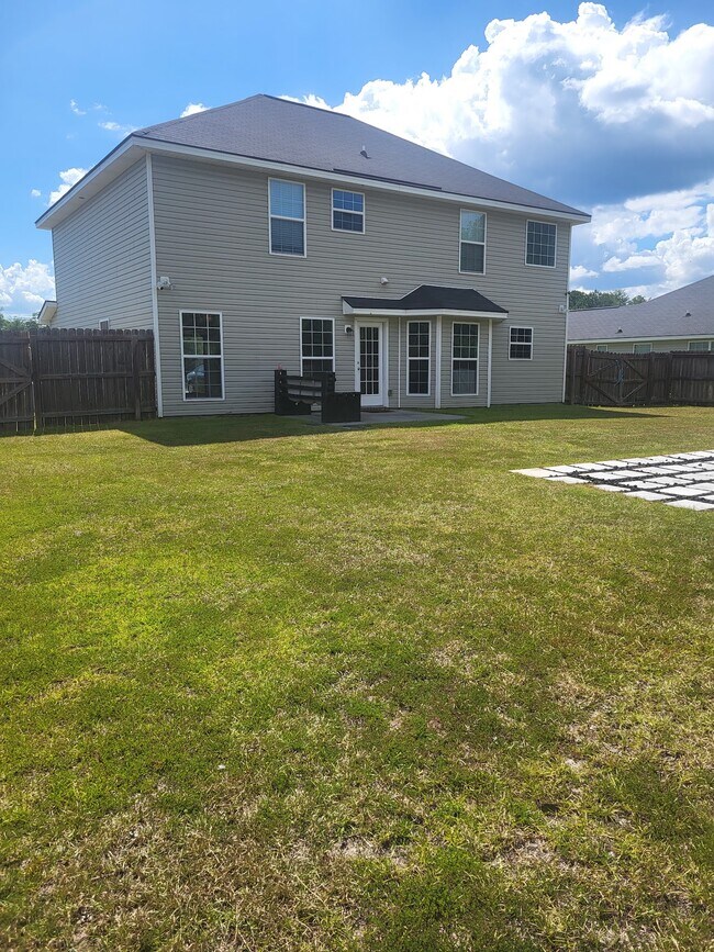 Building Photo - 1113 Creekside Cir