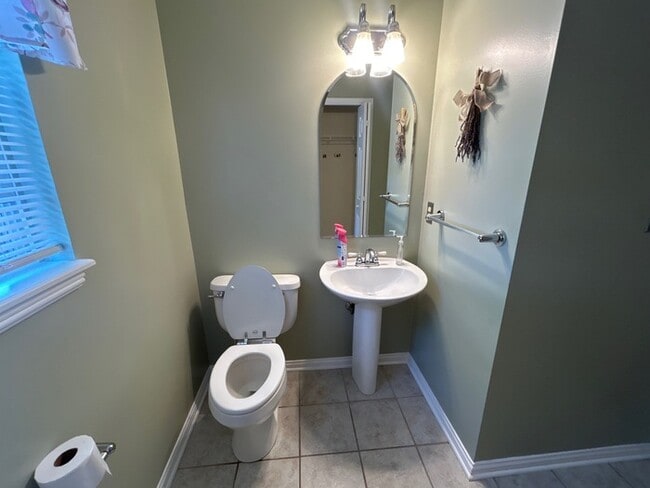 Building Photo - Welcome to 4 Bedroom and 3.5 Bath Home In ...
