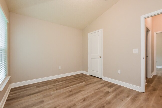 Building Photo - 804 Chelsea Ave