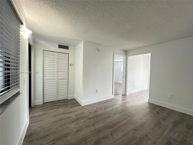 Building Photo - 529 SW 4th St