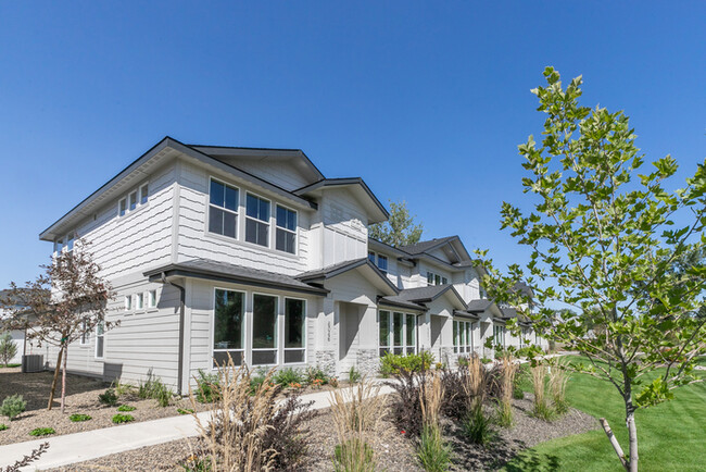 Building Photo - Roe Street Townhomes