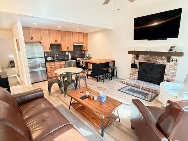 Building Photo - 330 Ski Way