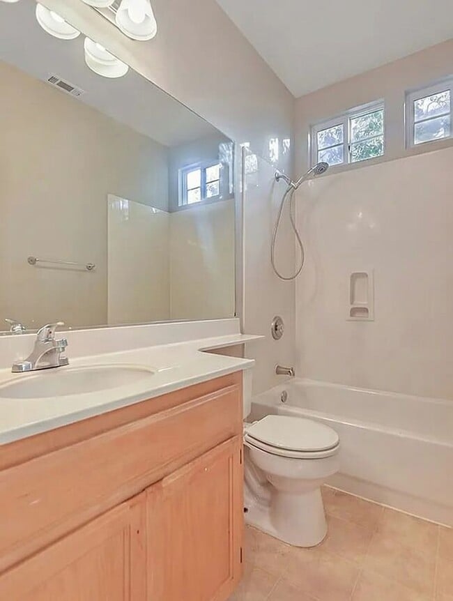 Building Photo - Beautiful Home in Highly Desirable Location