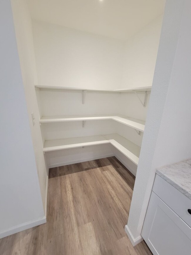 Building Photo - 2 Bedroom 1 Bath Apartment for Rent in Corning!
