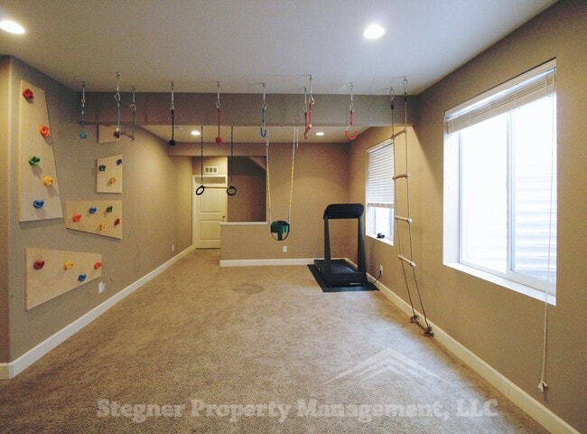 Building Photo - Beautiful Home in Johnstown