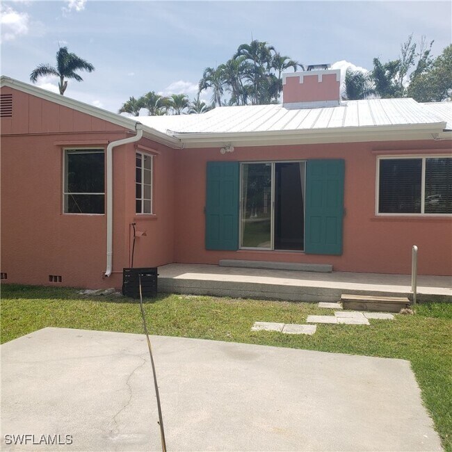 Building Photo - 1443 Sandra Dr
