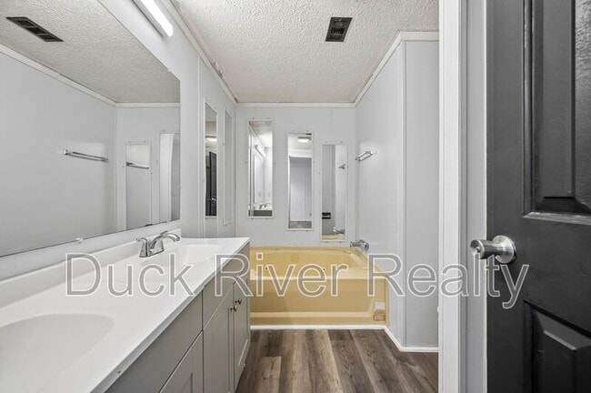 Building Photo - 513 Fairview Dr