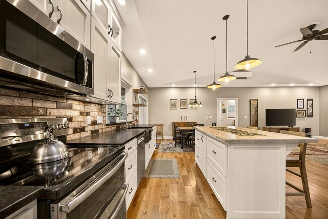 Building Photo - 860 Humbug Creek Rd