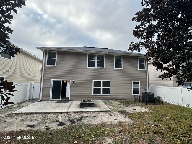 Building Photo - 348 Auburn Oaks Rd E