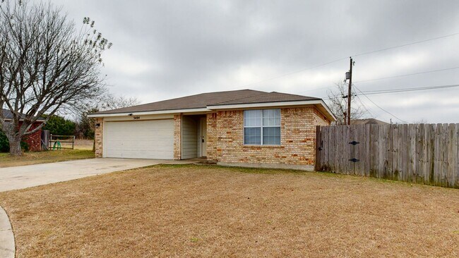 Building Photo - ONLY $1395 MINUTES AWAY FROM FORT HOOD AIRFIELD!