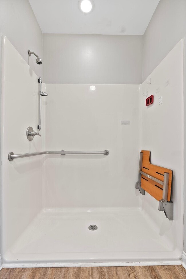 Building Photo - 585 Regency Cir