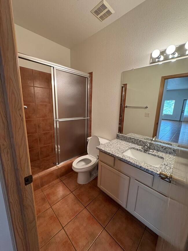 Building Photo - Nice townhome located off Foothills and Telshor.