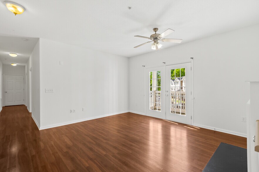Building Photo - 622 McKenna Cir