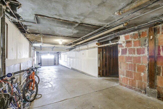 Building Photo - 1237 Chestnut St