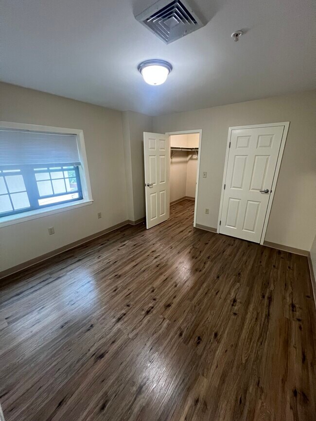 Building Photo - 10 Florence St