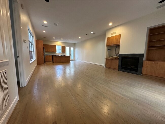 Building Photo - 2713 Crawford St