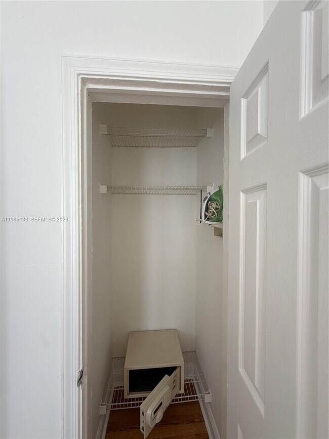 Building Photo - 1542 Jefferson Ave