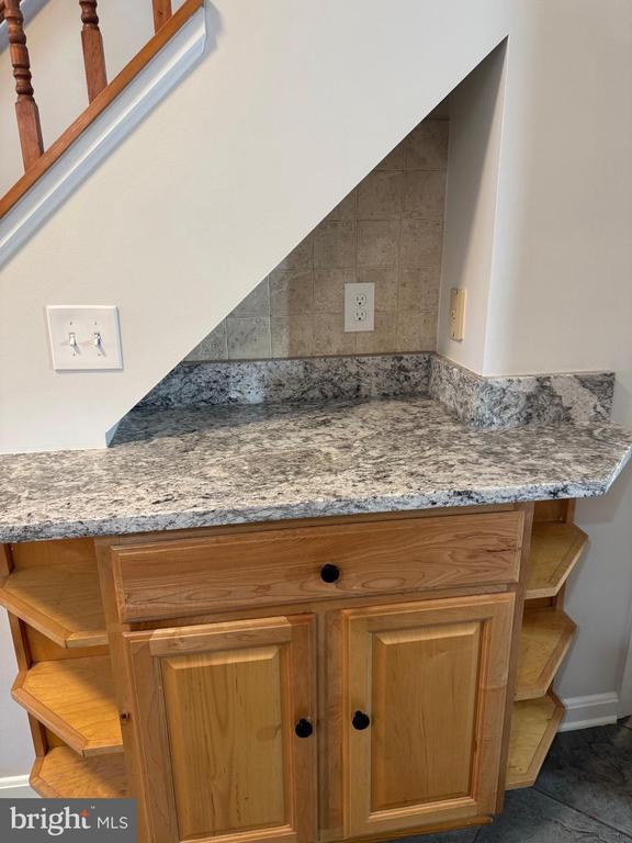 Building Photo - 606 S Belnord Ave