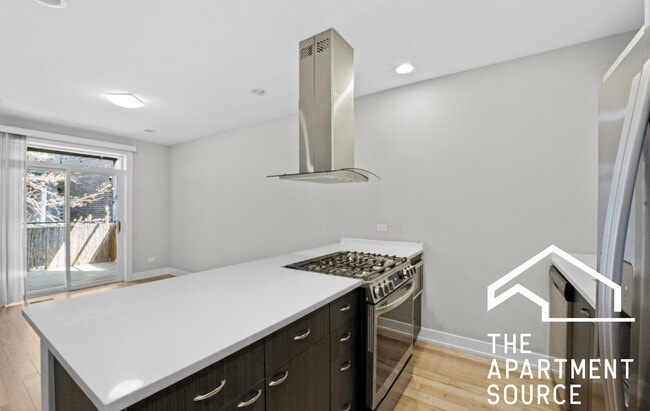 Building Photo - 1337 W Walton St