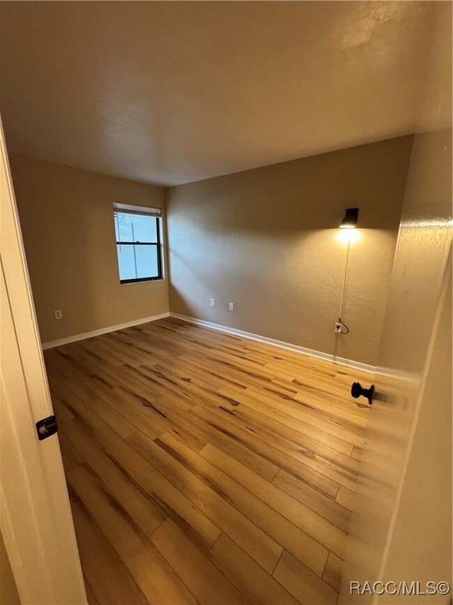 Building Photo - 790 E Gilchrist Ct