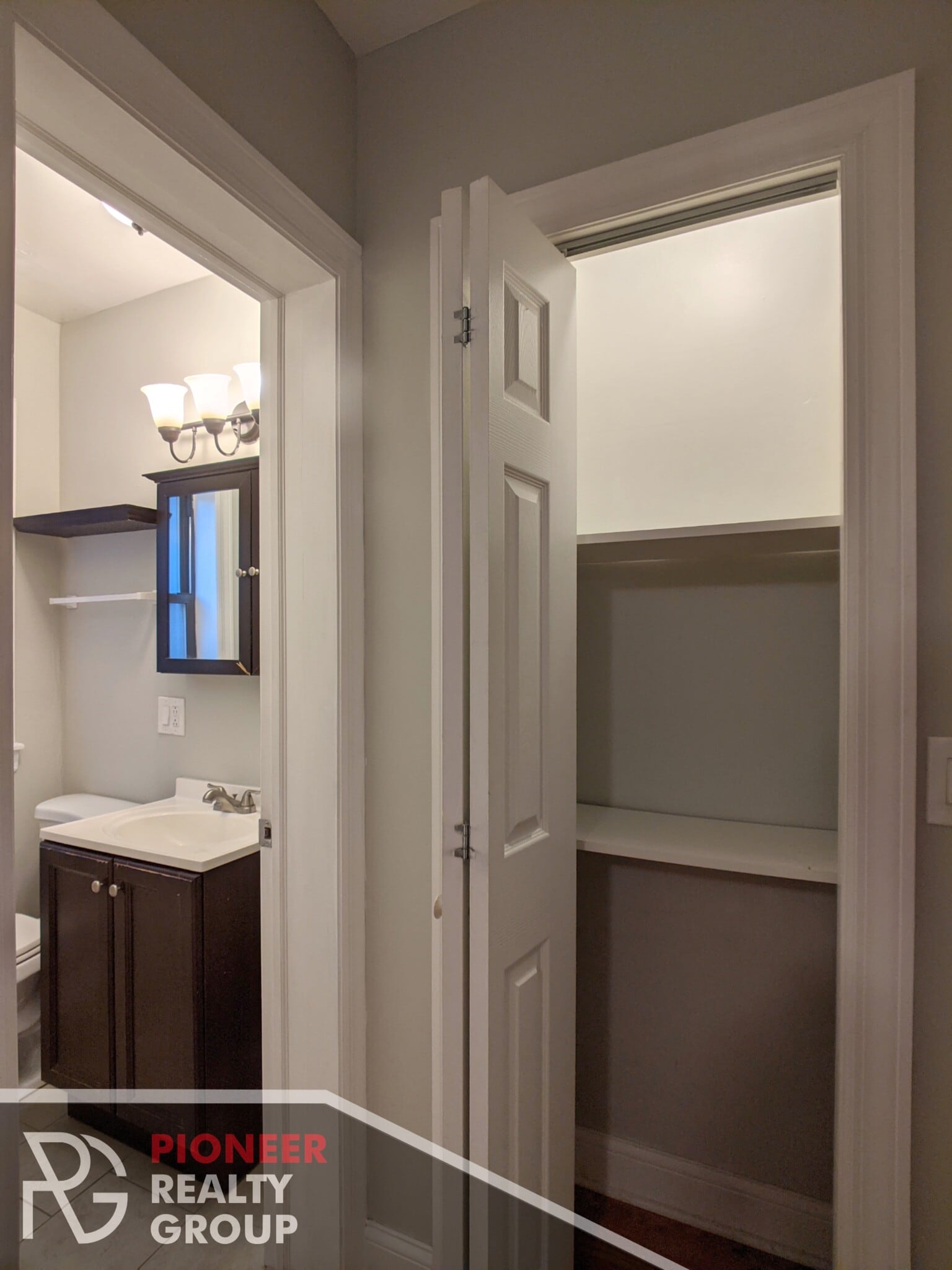 Building Photo - 835 W Wolfram St