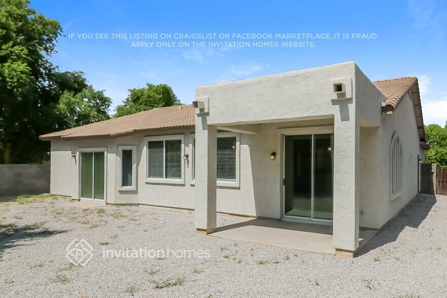 Building Photo - 2015 W Carson Rd