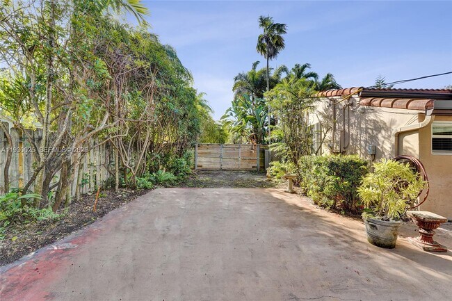 Building Photo - 2611 Roosevelt St