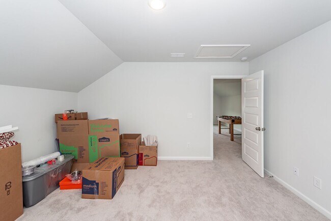 Building Photo - 6 Bedroom 4.5 Bath in Limehouse Village - Summerville