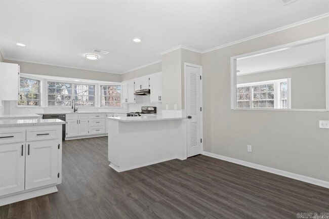 Building Photo - 2014 W Lakeview