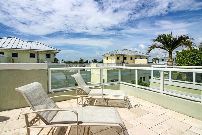 Building Photo - 340 Elm St