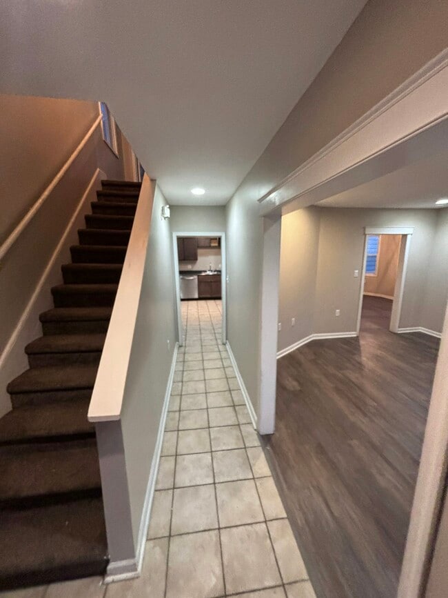 Building Photo - 165 Sharpe St